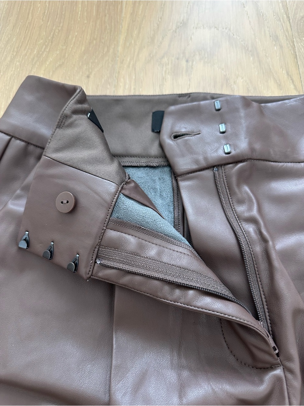 Express Brown Editor High Waisted Faux Leather Shorts Size 6 - Picture 9 of 12
